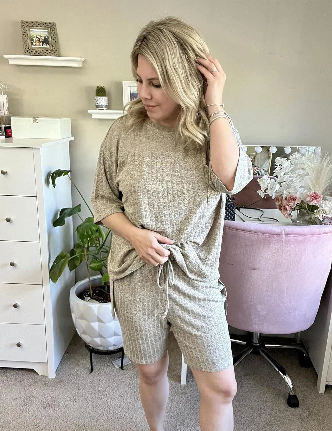 IN'VOLAND Women's Plus Size 2 Piece Tracksuit Outfits Sets Ribbed Knit Sets Short Sleeve Top Drawstring Casual Shorts Set