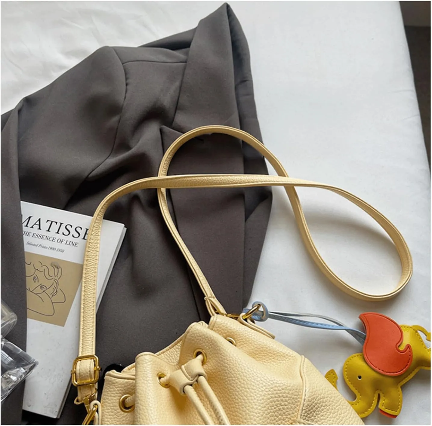 Mini Bucket Bag Vintage Leather Bucket Purse Drawstring Purse Bag with Leather Charm Small Shoulder Crossbody Handbag