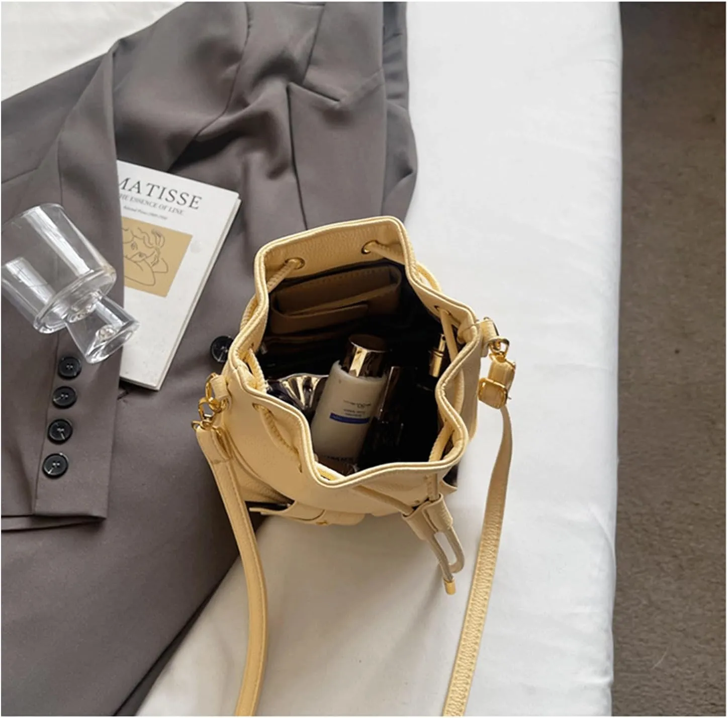 Mini Bucket Bag Vintage Leather Bucket Purse Drawstring Purse Bag with Leather Charm Small Shoulder Crossbody Handbag