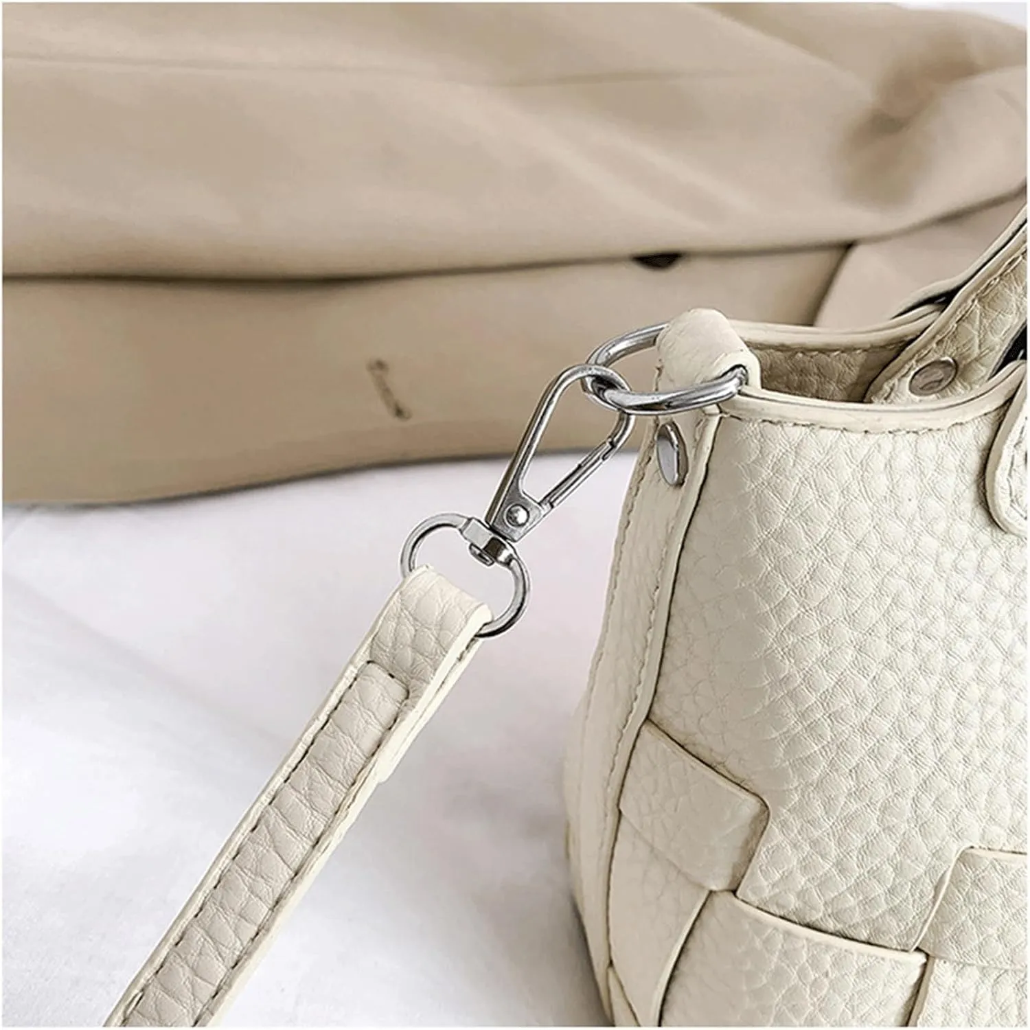 Mini Bucket Bag Vintage Woven Leather Bucket Purse with Heart Charm Small Handbag Crossbody Shoulder Purse Bag