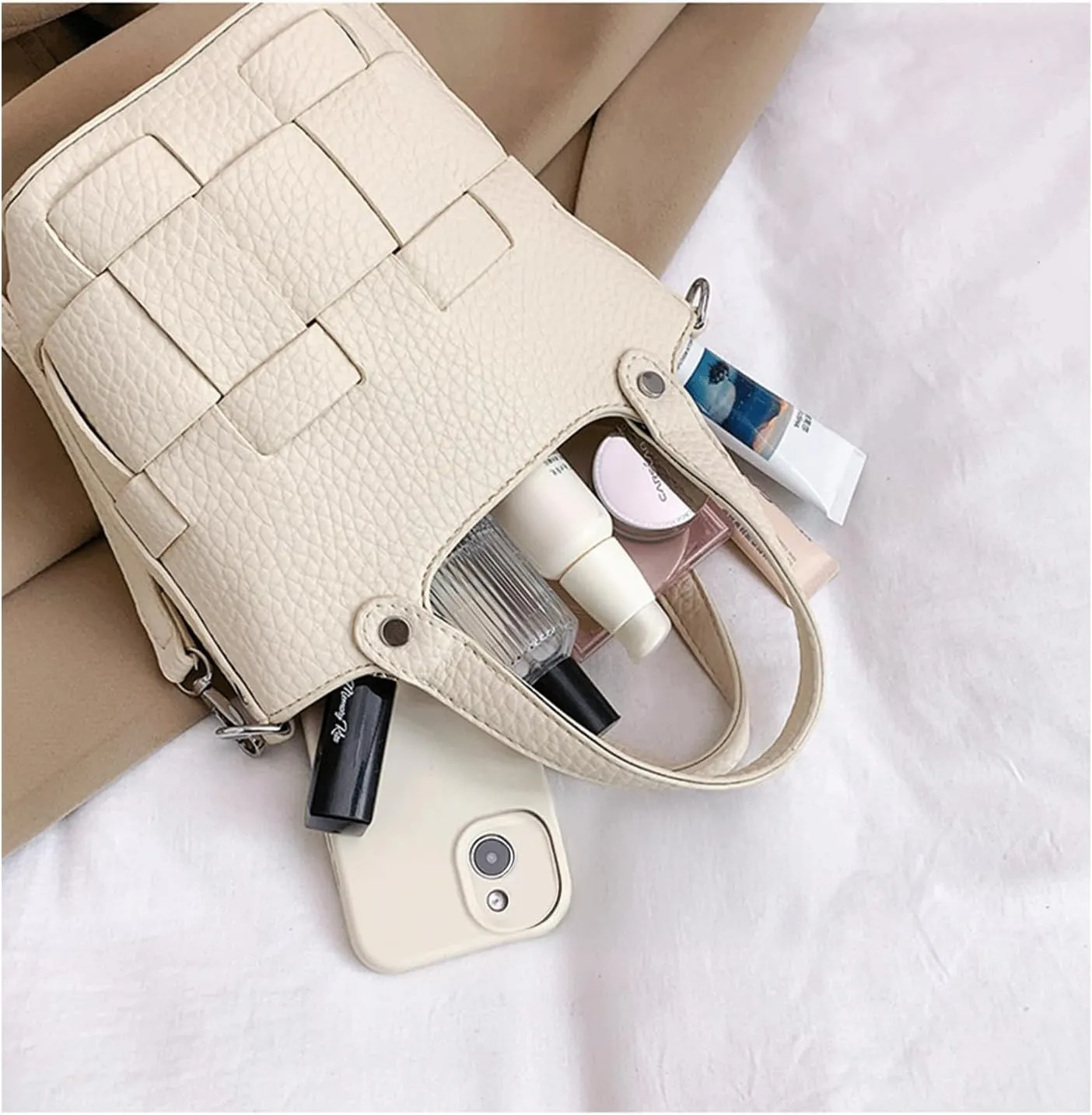 Mini Bucket Bag Vintage Woven Leather Bucket Purse with Heart Charm Small Handbag Crossbody Shoulder Purse Bag